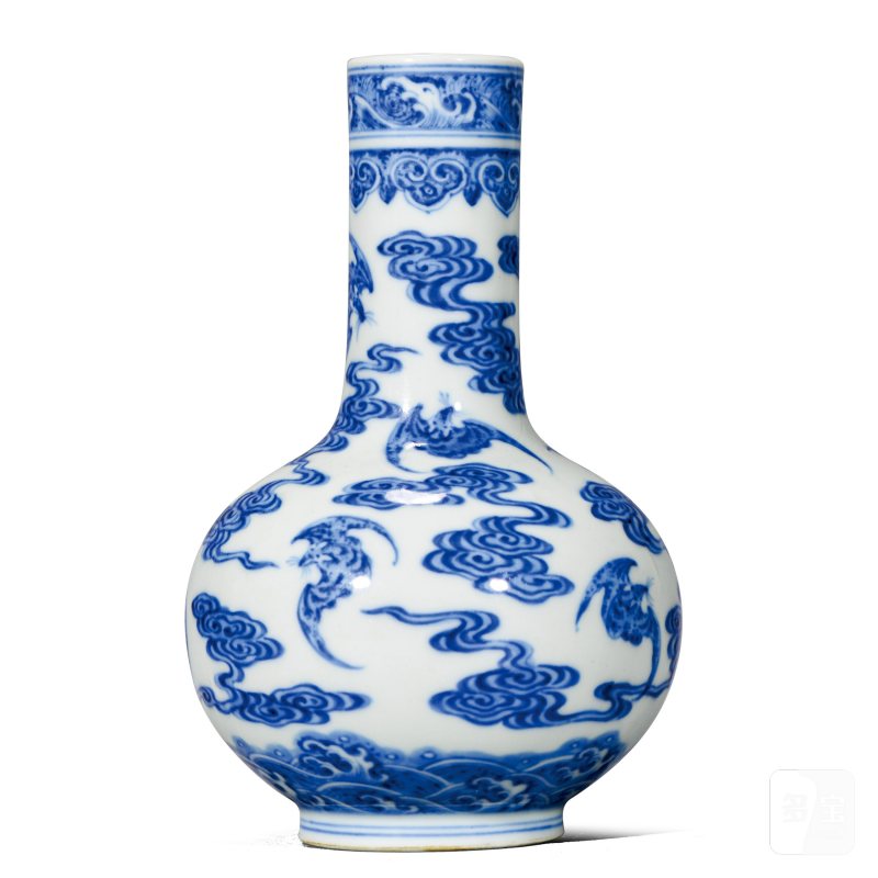 清晚期 青花云蝠纹天球瓶
